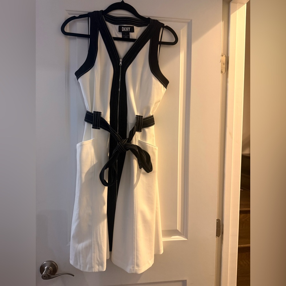 D51: DKNY Black and White Sleeveless Sheath Midi Dress